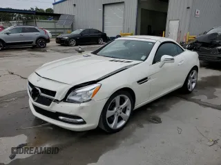 2012 Mercedes-Benz SLK 350 z VIN WDDPK5HA8CF008938, wystawiony jako Copart lot #57484345 z przebiegiem 84 627 mil mil oraz Szkody całkowita. Historia ofert i sprzedaży dostępna na DreamBid. Obrazek 1.