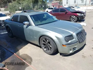 2005 Chrysler 300 C z VIN 2C3AA63H05H539991, wystawiony jako IAAI lot #41860489 z przebiegiem 205 495 mil mil oraz . Historia ofert i sprzedaży dostępna na DreamBid. Obrazek 1.