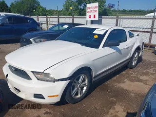2012 Ford Mustang Premium z VIN 1ZVBP8AM5C5206875, wystawiony jako IAAI lot #42400805 z przebiegiem 178 011 mil mil oraz . Historia ofert i sprzedaży dostępna na DreamBid. Obrazek 2.