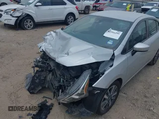 2023 Nissan Versa SV z VIN 3N1CN8EV6PL863550, wystawiony jako IAAI lot #42316295 z przebiegiem 43 353 mil mil oraz . Historia ofert i sprzedaży dostępna na DreamBid. Obrazek 6.