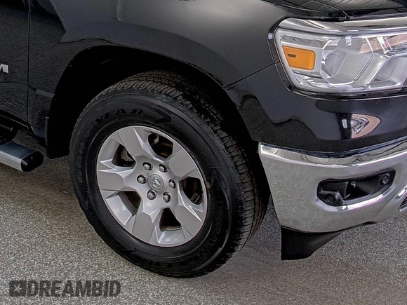 2022 Ram 1500 Big Horn z VIN 1C6RRFFG3NN179009, wystawiony jako IAAI lot #42521052 z przebiegiem 60 189 mil mil oraz . Historia ofert i sprzedaży dostępna na DreamBid. Obrazek 4.