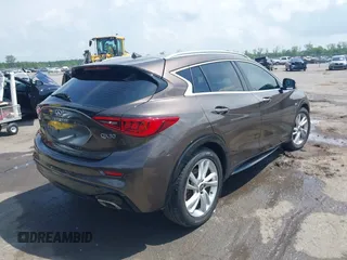 2019 Infiniti QX30 Luxe z VIN SJKCH5CP5KA012022, wystawiony jako IAAI lot #42088799 z przebiegiem 107 381 mil mil oraz . Historia ofert i sprzedaży dostępna na DreamBid. Obrazek 4.