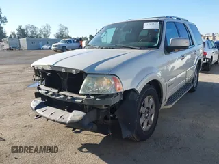 2004 Lincoln Navigator Luxury z VIN 5LMFU27R04LJ40304, wystawiony jako IAAI lot #42212537 z przebiegiem 157 014 mil mil oraz . Historia ofert i sprzedaży dostępna na DreamBid. Obrazek 2.
