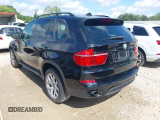 2011 BMW X5 35i z VIN 5UXZV4C56BL410499, wystawiony jako IAAI lot #42117697 z przebiegiem 158 233 mil mil oraz . Historia ofert i sprzedaży dostępna na DreamBid. Obrazek 3.