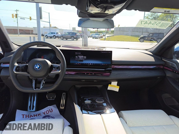 2024 BMW i5 eDrive40 z VIN WBY33FK03RCR31834, wystawiony jako Copart lot #76007834 z przebiegiem 60 mil mil oraz Szkody całkowita. Historia ofert i sprzedaży dostępna na DreamBid. Obrazek 8.