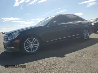 2013 Mercedes-Benz C 250 Sport с VIN WDDGF4HB9DA742932, выставлен на аукционе Copart как лот 63930105 с пробегом 177 550 миль миль и Чистый • Clean title. История ставок и продаж доступна на DreamBid. Изображение 1.