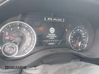 2022 Ram 1500 Big Horn z VIN 1C6SRFBT2NN206382, wystawiony jako IAAI lot #40603033 z przebiegiem 40 881 mil mil oraz . Historia ofert i sprzedaży dostępna na DreamBid. Obrazek 7.