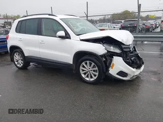 2015 Volkswagen Tiguan SE z VIN WVGBV7AX5FW584833, wystawiony jako IAAI lot #41855476 z przebiegiem 123 299 mil mil oraz . Historia ofert i sprzedaży dostępna na DreamBid. Obrazek 1.