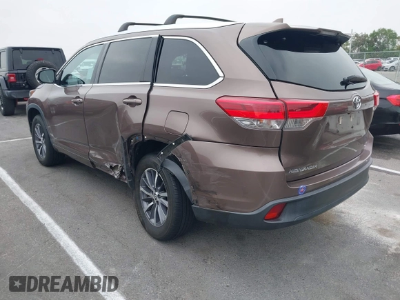 2018 Toyota Highlander SE z VIN 5TDKZRFH6JS248476, wystawiony jako IAAI lot #42644155 z przebiegiem 37 054 mil mil oraz . Historia ofert i sprzedaży dostępna na DreamBid. Obrazek 3.