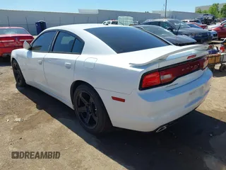 2013 Dodge Charger SXT z VIN 2C3CDXHG0DH575622, wystawiony jako IAAI lot #42237508 z przebiegiem 224 471 mil mil oraz . Historia ofert i sprzedaży dostępna na DreamBid. Obrazek 3.