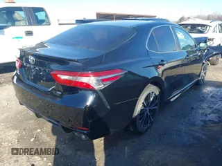 2018 Toyota Camry LE z VIN 4T1B11HK4JU151656, wystawiony jako IAAI lot #41524694 z przebiegiem 52 581 mil mil oraz . Historia ofert i sprzedaży dostępna na DreamBid. Obrazek 4.