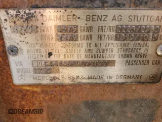 1984 Mercedes-Benz 500 z VIN WDBCA44A5EA079878, wystawiony jako Copart lot #49240915 z przebiegiem Nie podano mil oraz Nie do naprawy • Non repairable. Historia ofert i sprzedaży dostępna na DreamBid. Obrazek 12.