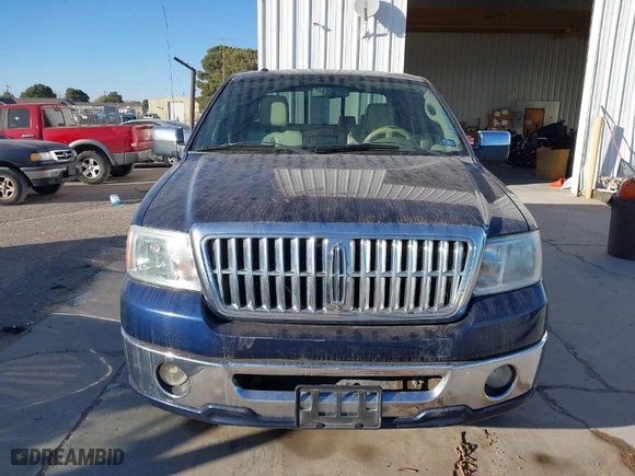2007 Lincoln Mark LT with VIN 5LTPW16557FJ06843, listed as a IAAI auction lot 41158381 with NaN miles. Bid and sale history available at carsss.com. Image 12.
