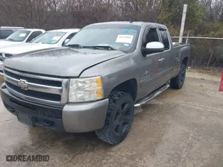 2009 Chevrolet Silverado 1500 LT with VIN 1GCEC29J59Z167323, listed as a IAAI auction lot 41613043 with 208,906 mi miles. Bid and sale history available at carsss.com. Image 2.