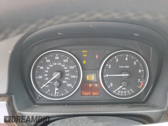 2011 BMW 3 Series 328i z VIN WBAPH7C51BA801991, wystawiony jako Copart lot #50096365 z przebiegiem 122 874 mil mil oraz Szkoda całkowita • Salvage title. Historia ofert i sprzedaży dostępna na DreamBid. Obrazek 9.