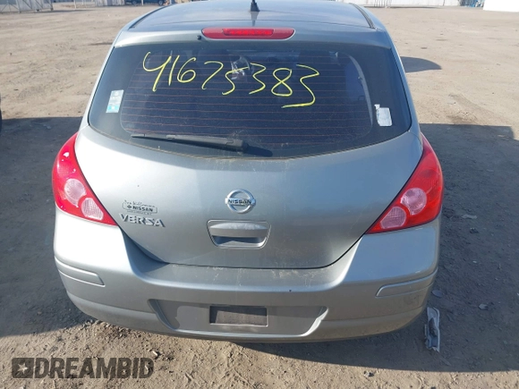 2011 Nissan Versa S z VIN 3N1BC1CP5BL517754, wystawiony jako IAAI lot #41675383 z przebiegiem 125 000 mil mil oraz . Historia ofert i sprzedaży dostępna na DreamBid. Obrazek 17.