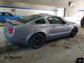 2006 Ford Mustang Standard z VIN 1ZVFT80N565227396, wystawiony jako Copart lot #43061515 z przebiegiem Nie podano mil oraz Szkoda całkowita • Salvage title. Historia ofert i sprzedaży dostępna na DreamBid. Obrazek 3.