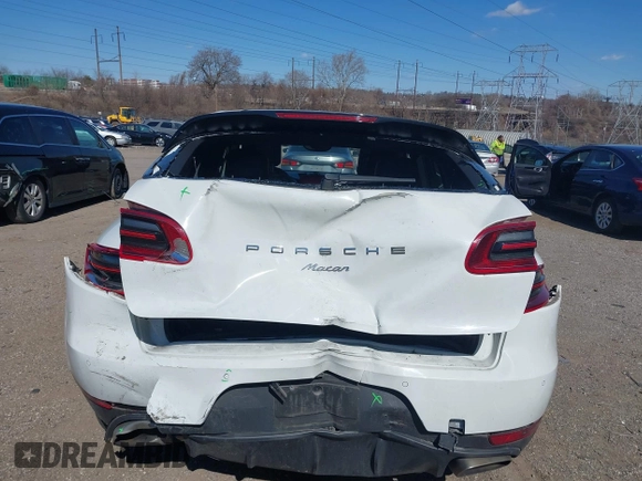 2018 Porsche Macan with VIN WP1AA2A58JLB13832, listed as a IAAI auction lot 41727902 with 46,656 mi miles and . Bid and sale history available at DreamBid. Image 17.