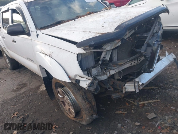 2014 Toyota Tacoma PreRunner with VIN 3TMJU4GN3EM162405, listed as a IAAI auction lot 40807077 with 103,298 mi miles. Bid and sale history available at carsss.com. Image 18.
