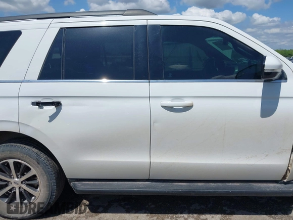 2019 Ford Expedition XLT z VIN 1FMJU1HT1KEA85882, wystawiony jako IAAI lot #42127179 z przebiegiem 110 173 mil mil oraz . Historia ofert i sprzedaży dostępna na DreamBid. Obrazek 13.