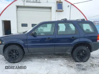 2003 Ford Escape XLS Popular with VIN 1FMYU92153KE01890, listed as a IAAI auction lot 41605087 with 109,411 mi miles. Bid and sale history available at carsss.com. Image 15.