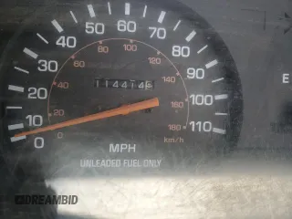 1990 Toyota Pickup z VIN JT4RN81R3L0056975, wystawiony jako Copart lot #88053235 z przebiegiem 144 149 mil mil oraz Tytuł czysty. Historia ofert i sprzedaży dostępna na DreamBid. Obrazek 9.