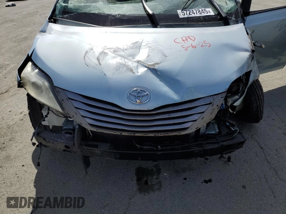 2015 Toyota Sienna XLE с VIN 5TDYK3DC8FS557294, выставлен на аукционе Copart как лот 57247845 с пробегом Не указан миль и Списание • Salvage title. История ставок и продаж доступна на DreamBid. Изображение 12.