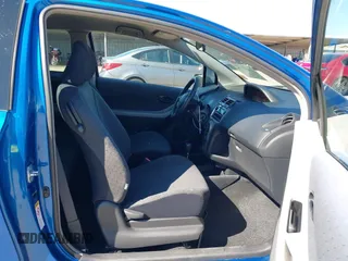 2010 Toyota Yaris z VIN JTDJT4K36A5290047, wystawiony jako IAAI lot #41652276 z przebiegiem 185 017 mil mil oraz . Historia ofert i sprzedaży dostępna na DreamBid. Obrazek 5.
