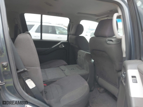 2005 Nissan Pathfinder LE with VIN 5N1AR18WX5C767882, listed as a IAAI auction lot 41867115 with 216,147 mi miles. Bid and sale history available at carsss.com. Image 8.