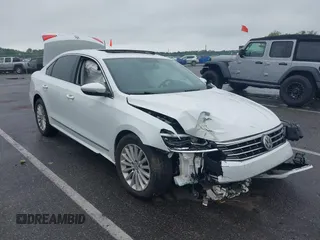 2016 Volkswagen Passat SE z VIN 1VWBS7A31GC018050, wystawiony jako IAAI lot #42226752 z przebiegiem 123 610 mil mil oraz . Historia ofert i sprzedaży dostępna na DreamBid. Obrazek 6.