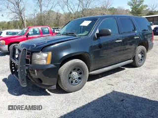 2007 Chevrolet Tahoe Police z VIN 1GNEC03097R417705, wystawiony jako IAAI lot #41882598 z przebiegiem 235 859 mil mil oraz . Historia ofert i sprzedaży dostępna na DreamBid. Obrazek 2.