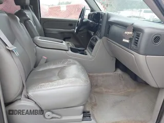 2006 Chevrolet Suburban LS w/1WT with VIN 1GNEC16Z26J178169, listed as a IAAI auction lot 42107271 with 272,073 mi miles. Bid and sale history available at carsss.com. Image 5.