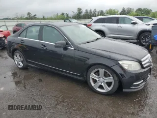 2011 Mercedes-Benz C 300 Sport z VIN WDDGF8BB3BR166303, wystawiony jako Copart lot #57114595 z przebiegiem 104 918 mil mil oraz Tytuł czysty. Historia ofert i sprzedaży dostępna na DreamBid. Obrazek 4.