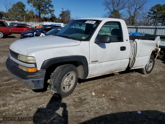 2000 Chevrolet Silverado 1500 with VIN 1GCEC14W7YE202012, listed as a Copart auction lot 44597655 with 186,252 mi miles and Clean Title. Bid and sale history available at carsss.com. Image 1.