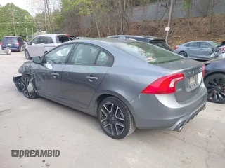 2017 Volvo S60 Dynamic z VIN YV140MTL3H2427908, wystawiony jako IAAI lot #42221185 z przebiegiem 65 432 mil mil oraz . Historia ofert i sprzedaży dostępna na DreamBid. Obrazek 3.