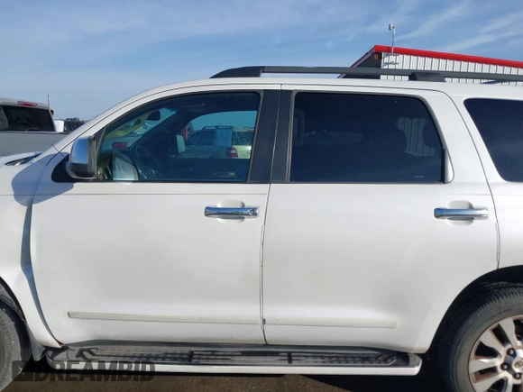 2008 Toyota Sequoia Platinum with VIN 5TDZY67A78S007926, listed as a IAAI auction lot 41809919 with 291,351 mi miles. Bid and sale history available at carsss.com. Image 14.