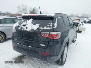 2018 Jeep Compass Altitude with VIN 3C4NJDBB6JT307069, listed as a IAAI auction lot 41351646 with 50,387 mi miles and . Bid and sale history available at carsss.com. Image 4.