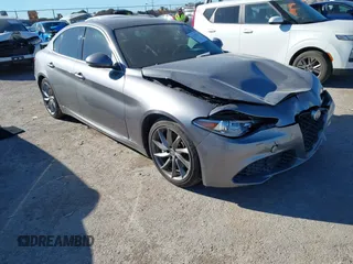 2018 Alfa Romeo Giulia with VIN ZARFAEBN0J7575095, listed as a IAAI auction lot 41257535 with 1 mi miles. Bid and sale history available at carsss.com. Image 1.