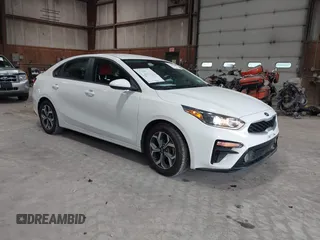 2020 Kia Forte LXS z VIN 3KPF24AD0LE255174, wystawiony jako IAAI lot #42273738 z przebiegiem 72 237 mil mil oraz . Historia ofert i sprzedaży dostępna na DreamBid. Obrazek 1.