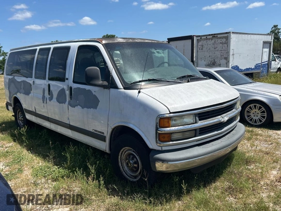 2002 Chevrolet Express with VIN 1GAHG39R921243538, listed as a Copart auction lot 55530615 with 512,936 mi miles and Clean Title. Bid and sale history available at carsss.com. Image 1.
