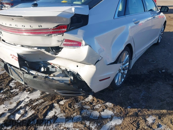 2014 Lincoln MKZ with VIN 3LN6L2GK3ER800458, listed as a IAAI auction lot 41233924 with 106,048 mi miles. Bid and sale history available at carsss.com. Image 6.