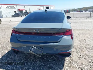 2022 Hyundai Elantra SEL z VIN KMHLM4AG5NU365970, wystawiony jako IAAI lot #42008183 z przebiegiem 62 332 mil mil oraz . Historia ofert i sprzedaży dostępna na DreamBid. Obrazek 17.