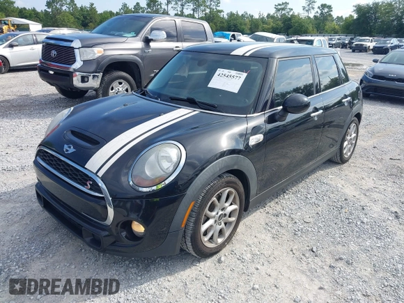 2016 MINI Hardtop 4 Door S z VIN WMWXU3C53G2D30807, wystawiony jako IAAI lot #42545577 z przebiegiem 86 952 mil mil oraz . Historia ofert i sprzedaży dostępna na DreamBid. Obrazek 2.