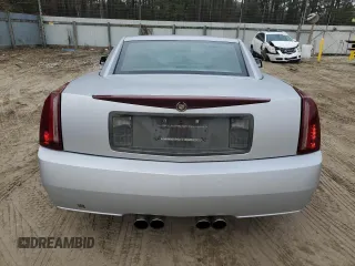 2005 Cadillac XLR z VIN 1G6YV34AX55603706, wystawiony jako Copart lot #81643824 z przebiegiem 84 951 mil mil oraz Czysty tytuł • Clean title. Historia ofert i sprzedaży dostępna na DreamBid. Obrazek 6.