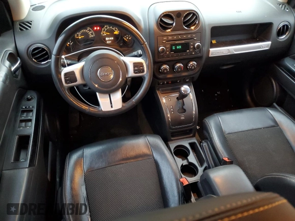 2016 Jeep Compass Sport SE z VIN 1C4NJCBA5GD806218, wystawiony jako Copart lot #78605624 z przebiegiem 135 171 mil mil oraz Szkoda całkowita • Salvage title. Historia ofert i sprzedaży dostępna na DreamBid. Obrazek 8.