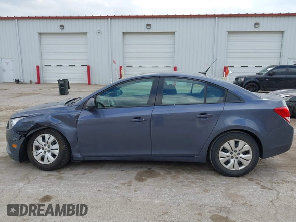 2014 Chevrolet Cruze LS z VIN 1G1PA5SG0E7171051, wystawiony jako IAAI lot #41898051 z przebiegiem 114 087 mil mil oraz . Historia ofert i sprzedaży dostępna na DreamBid. Obrazek 14.