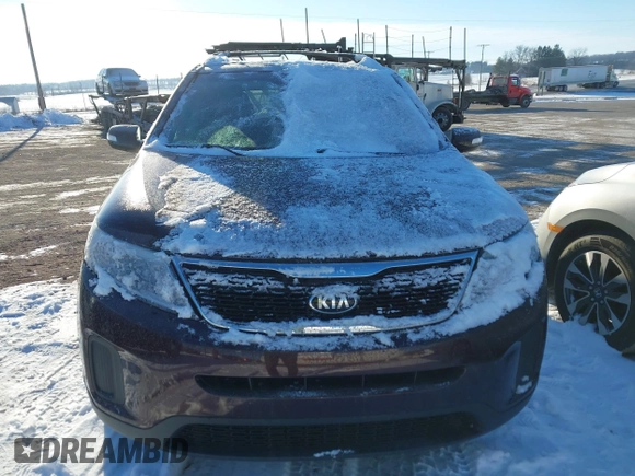 2014 Kia Sorento LX with VIN 5XYKTDA70EG549475, listed as a IAAI auction lot 41402862 with 147,087 mi miles. Bid and sale history available at carsss.com. Image 6.