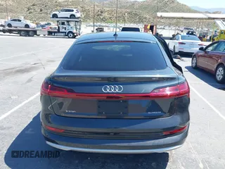 2020 Audi e-tron Sportback Premium Plus z VIN WA12ABGEXLB035392, wystawiony jako IAAI lot #42304663 z przebiegiem 35 382 mil mil oraz . Historia ofert i sprzedaży dostępna na DreamBid. Obrazek 16.