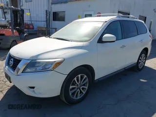 2016 Nissan Pathfinder SV with VIN 5N1AR2MN0GC640306, listed as a IAAI auction lot 41695227 with 175,884 mi miles. Bid and sale history available at carsss.com. Image 17.