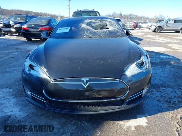 2013 Tesla Model S with VIN 5YJSA1CNODFP07903, listed as a IAAI auction lot 41281788 with Not Provided miles. Bid and sale history available at carsss.com. Image 12.